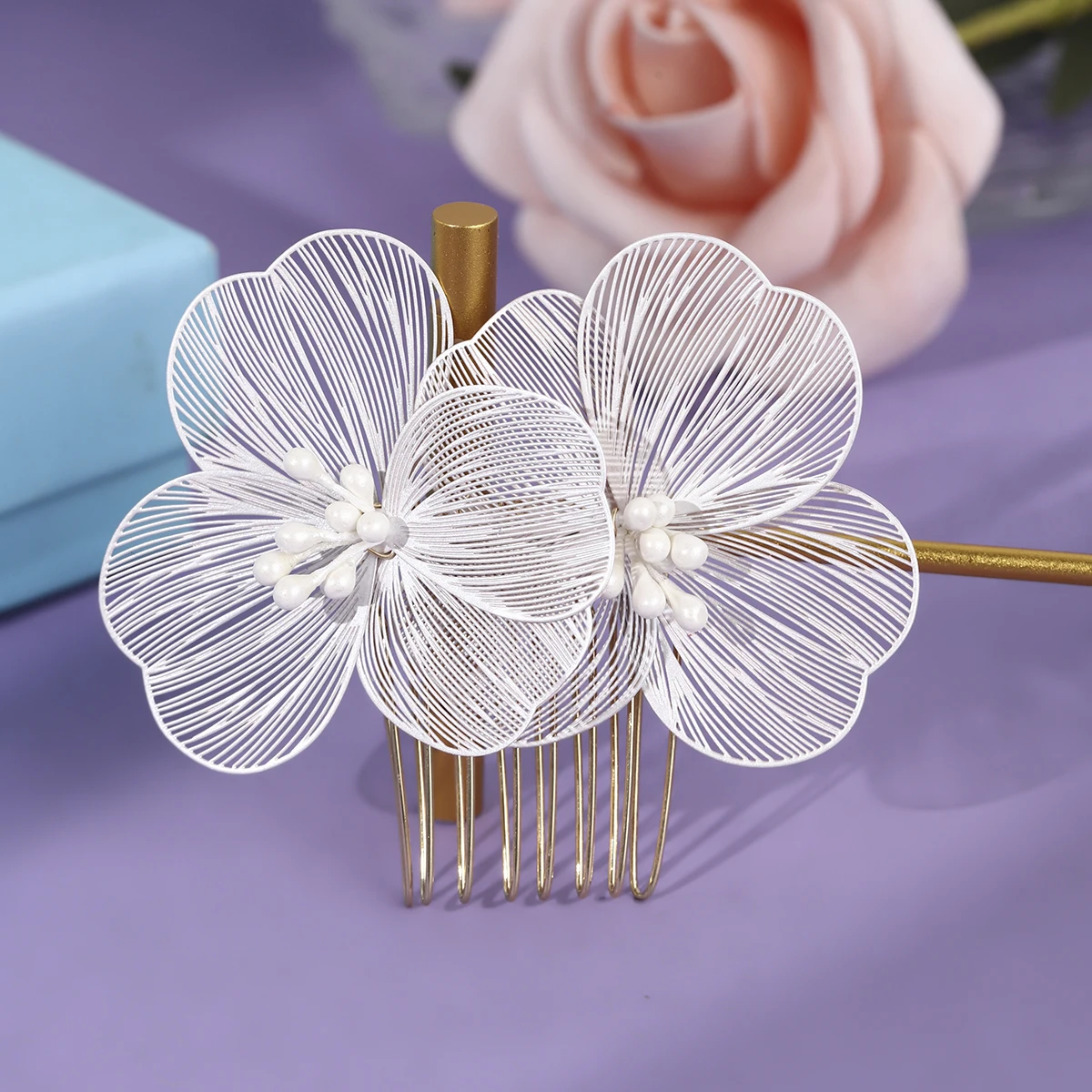 Handgefertigter Haarkamm aus Legierung mit weißer Netzblume und Perlenverzierung – Elegantes Haaraccessoire für Damen, Braut, Hochzeit, Party