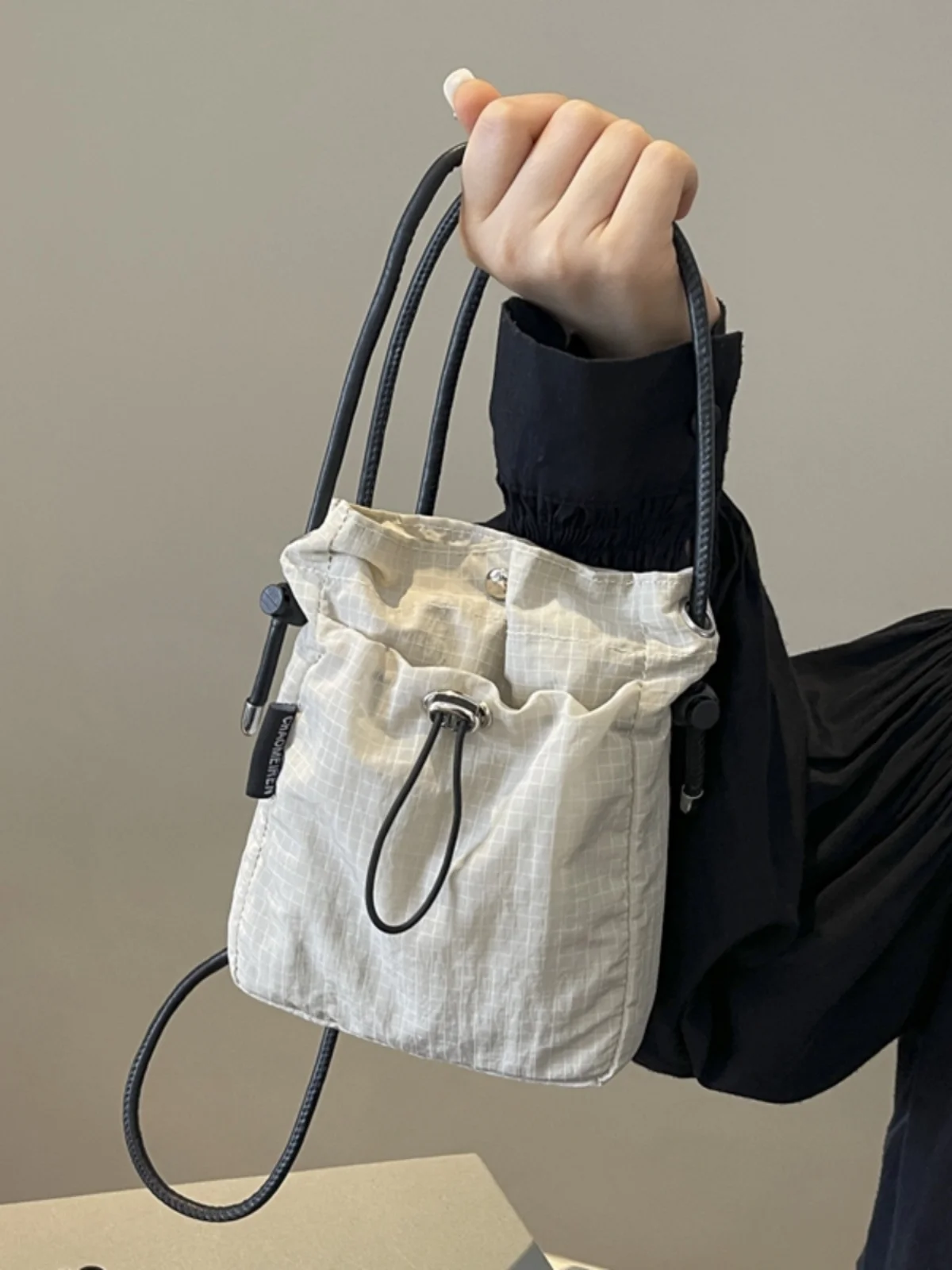 

Модная матовая маленькая тканевая сумка для женщин, весна-лето, новый тренд, INS, для прогулок, для мобильного телефона, легкая, на одно плечо