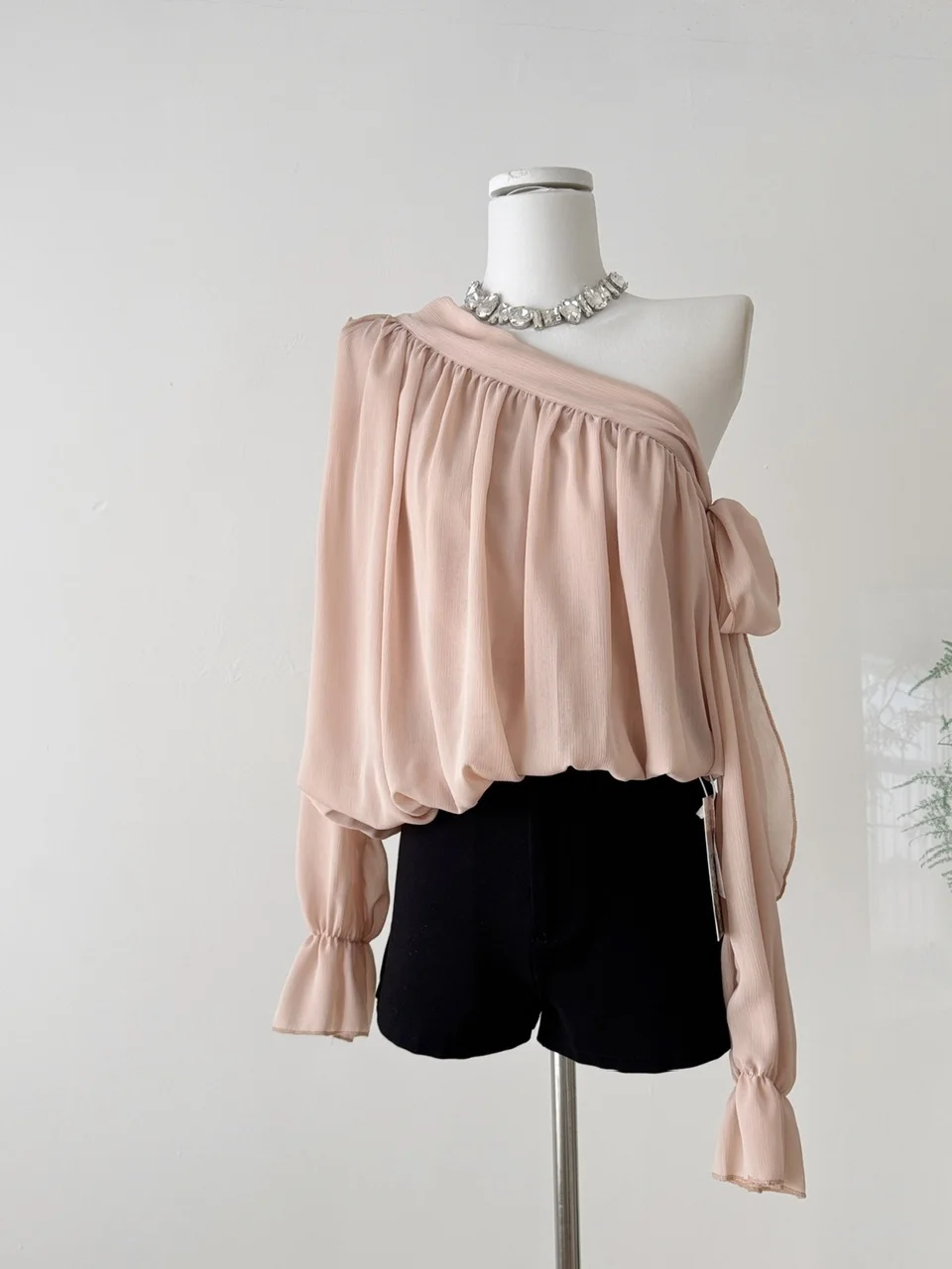 

Korean Sle Sweeti Sle Long Sve Women's irt with Tie oulder Design in Chiffon Slimming Flower Bud Top
