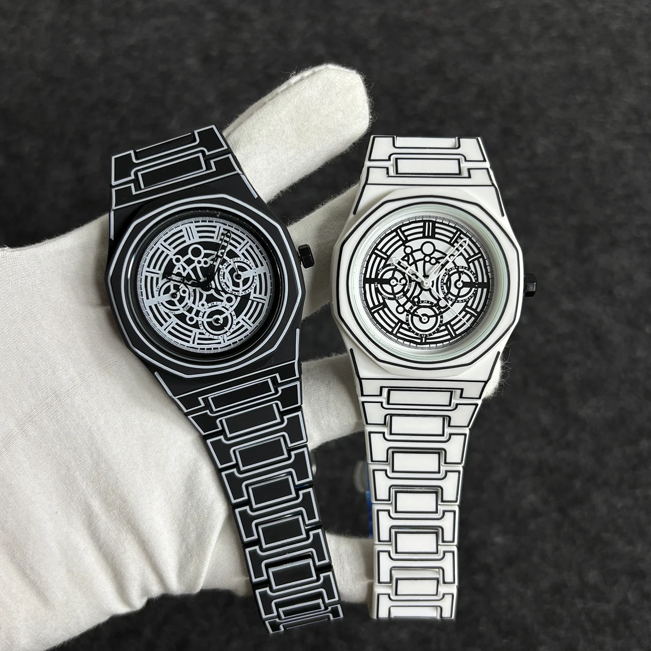 The Watch Spider Web Is Made of Durable Plastic. The Quartz Watch In Classic Style Is Perfect for Couples. Christmas Halloween