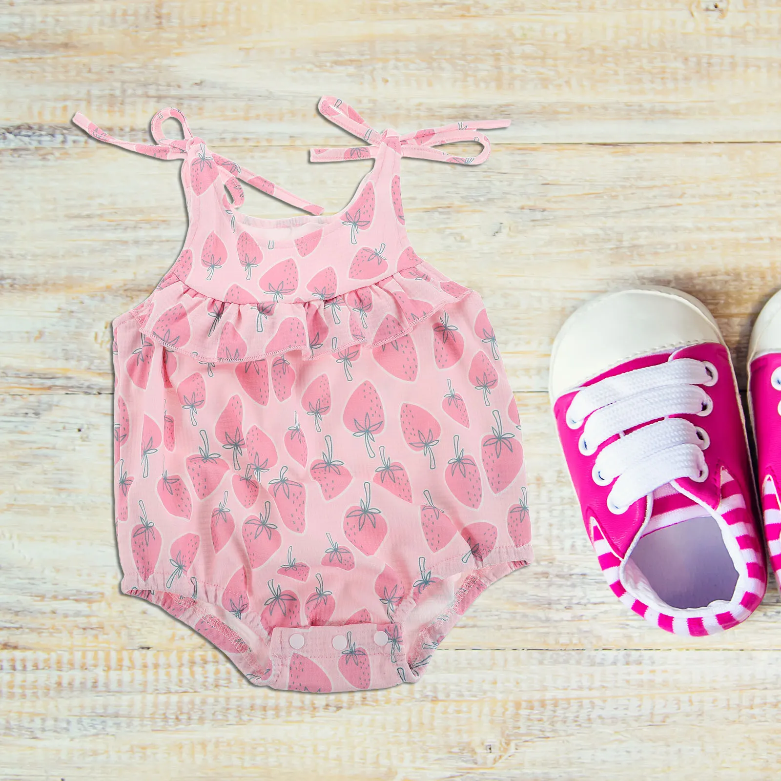 

Baby Girl Strawberry Romper Newborn Pink Sleeveless Halter Bodysuit 3-6m Summer Outfit Photoshoot Daily Rompers for Babies