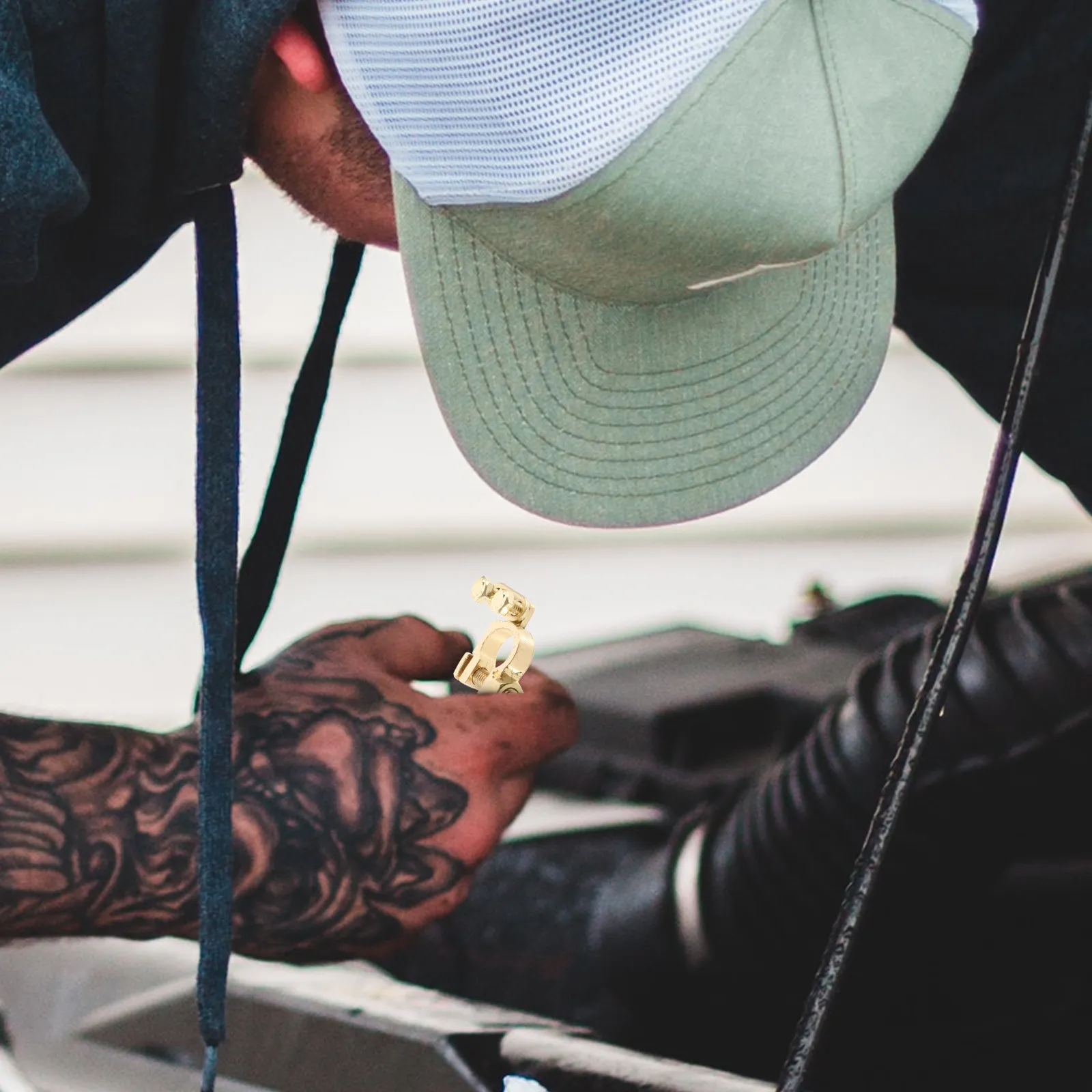 

Клеммы для аккумулятора (1 пара): латунные зажимы для плюсовой и минусовой полюсов, универсальные, надежное электрическое соединение