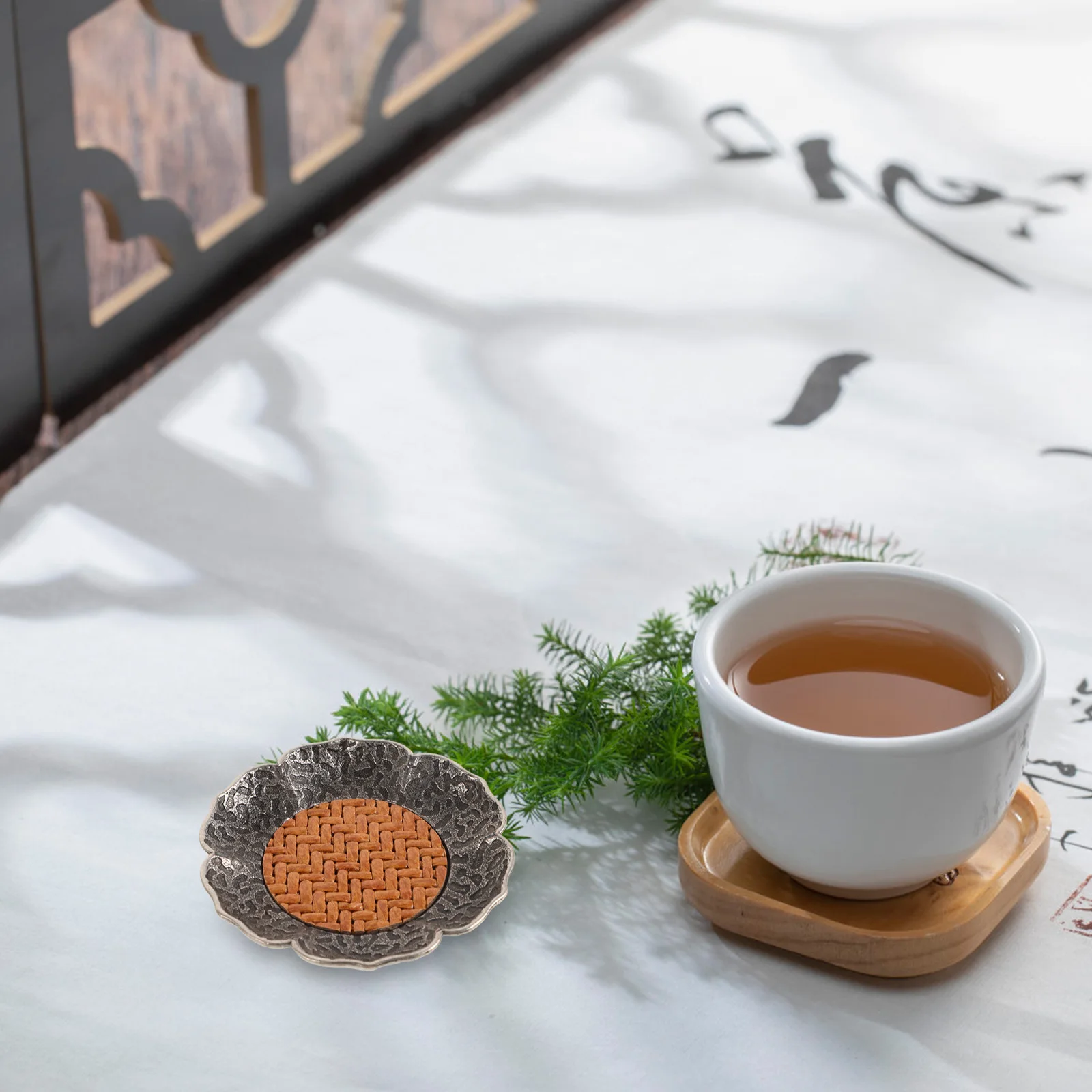 

Alloy Metal Lotus Braided Teacup Mat Chic Coffee Cup Coaster Home Office Table Protector Vintage Saucer Decorative Tray