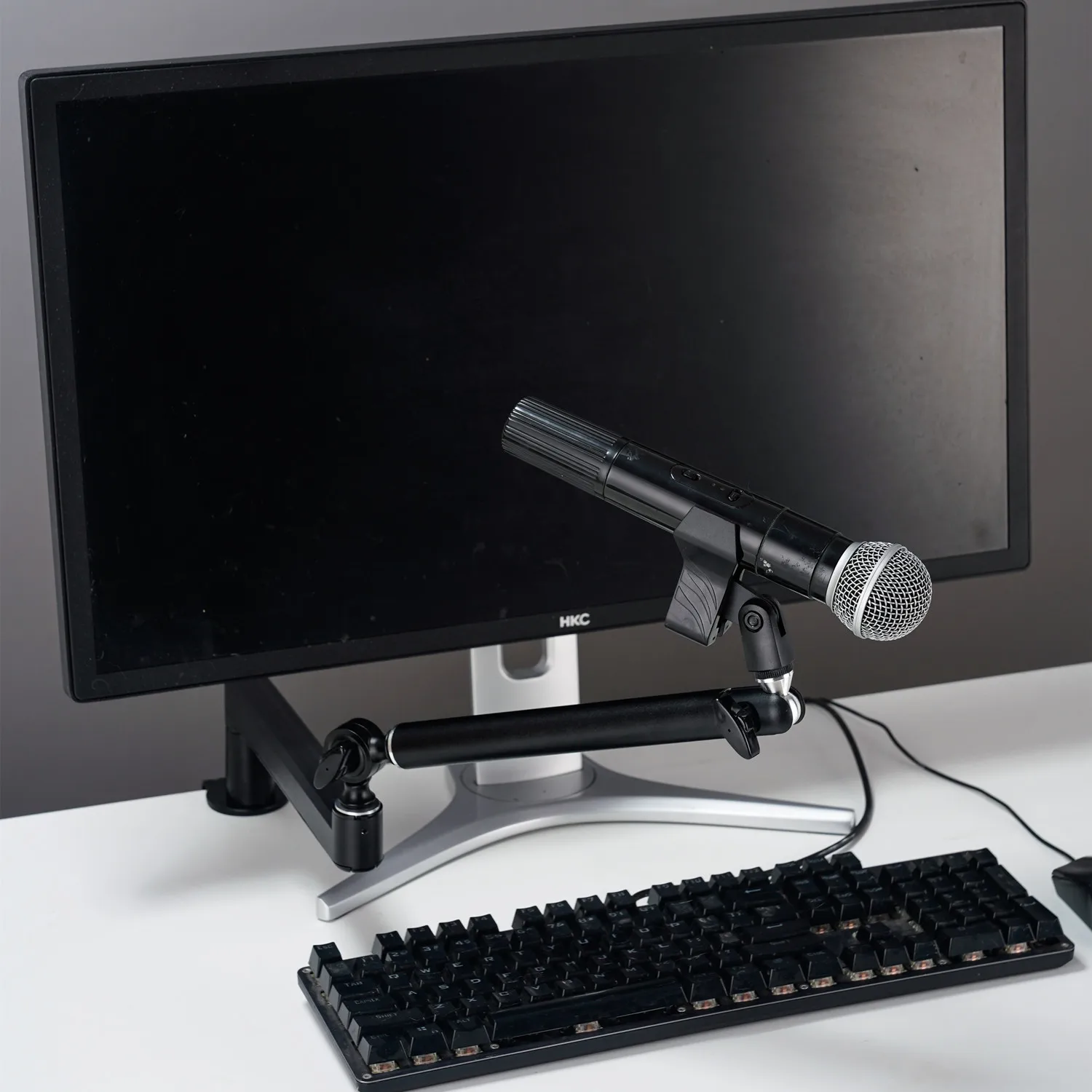 Rotatable Adjustable Aluminum Alloy Mic Arm With Desktop Mount For Broadcasting