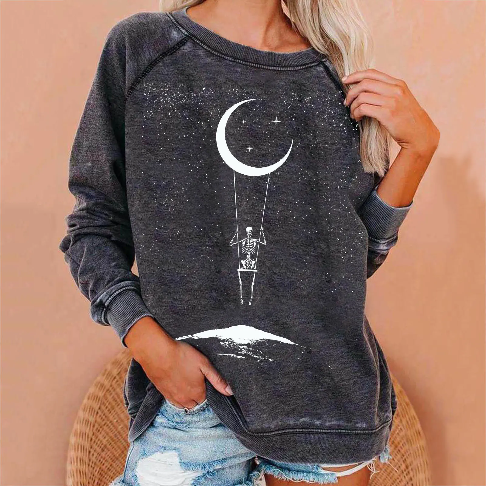 2025年秋新作 ルーズフィット レディース トップス ハロウィン スカルヘッド 面白いプリント入りパーカー 女性用