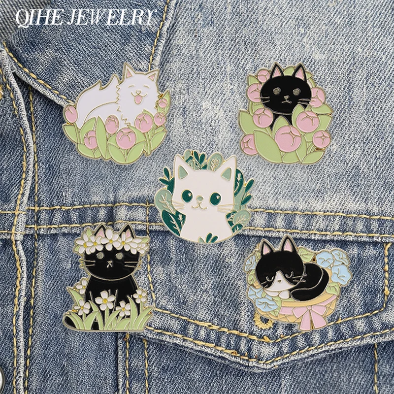 Kawaii Cute Cat With Tulip Daisy Enamel Pin Cartoon Black Cat Wearing Daisy Wreath Cat Tulip Brooch Lapel Bag Pin Jewelry Gifts