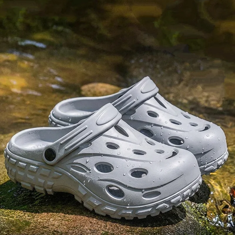 Men's Comfortable Platform Hole Sandals 2026 Summer Couple Outdoor Non-Slip Beach Water Shoes Male Thick Bottom Closed Toe Clogs