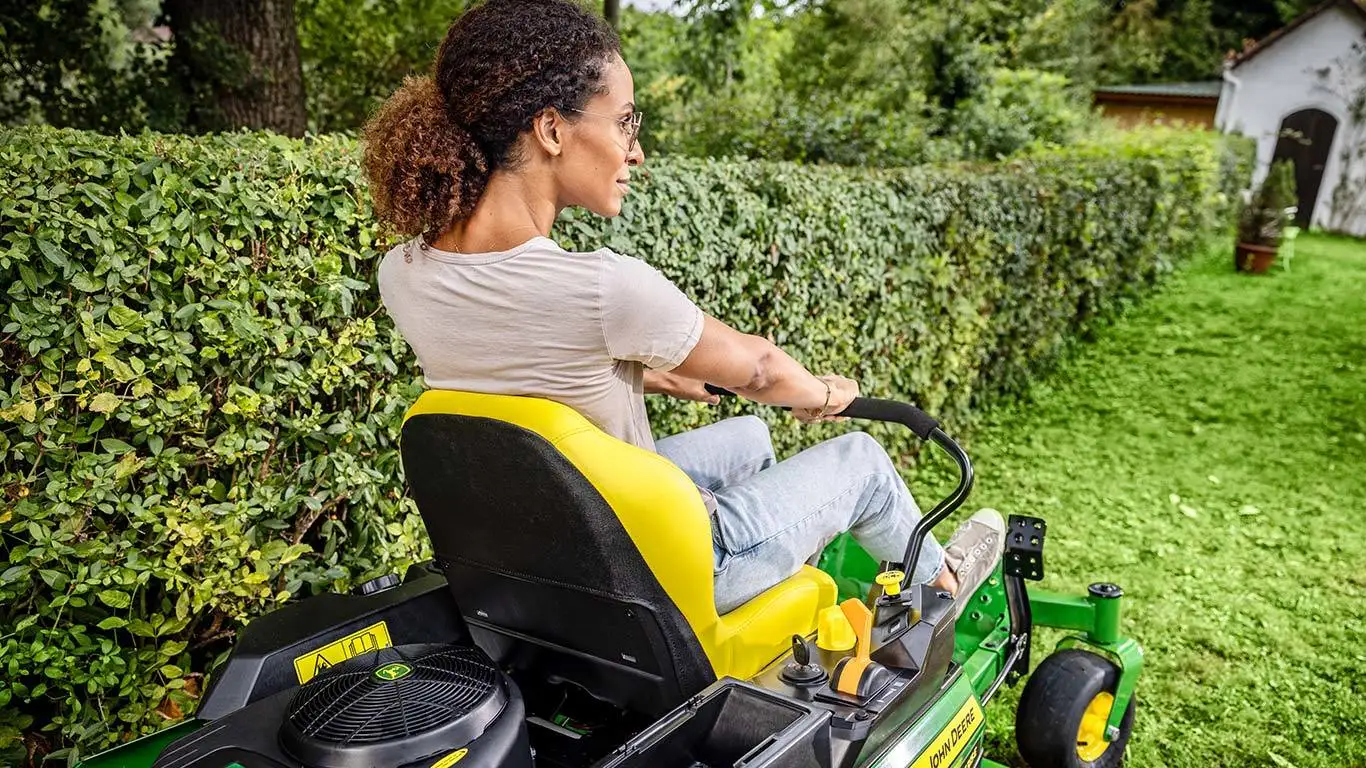 Z530R Zero-Turn Lawn Mower with Mulching Capability