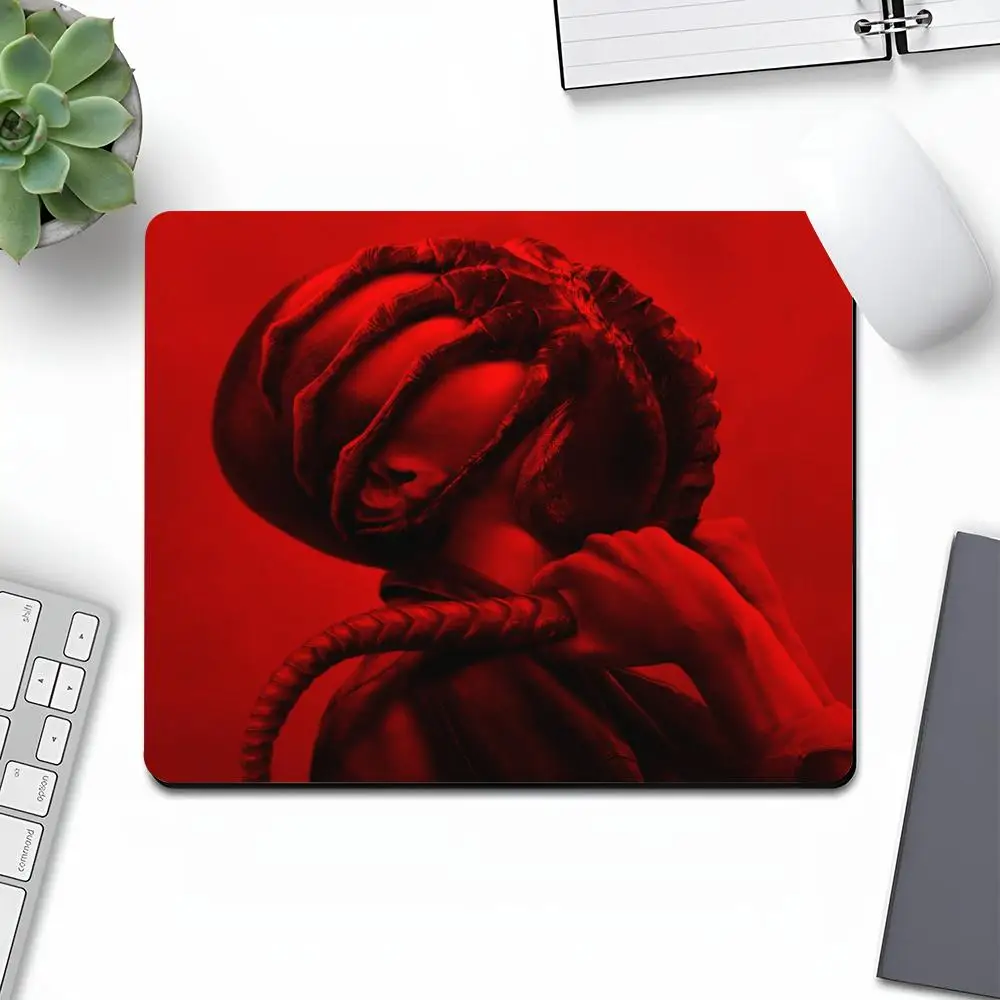 Alien Romulus Mouse Pad Art Gaming Gamer Small Desk Decor Rubber Locking Edge Large Computer MousePad Laptop Desk Pad