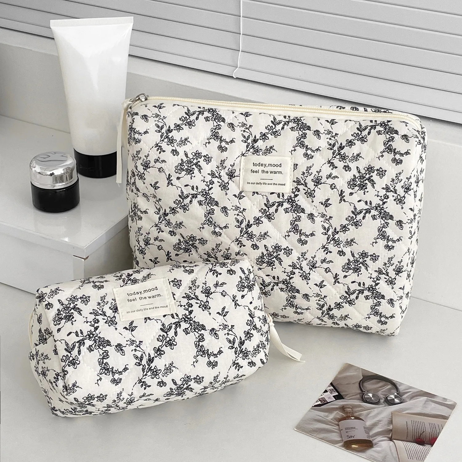 Fashion Ins Black Flower Borse trapuntate da donna Borsa da viaggio Organizer Custodia per trucco cosmetico Borsa tote portatile con cerniera