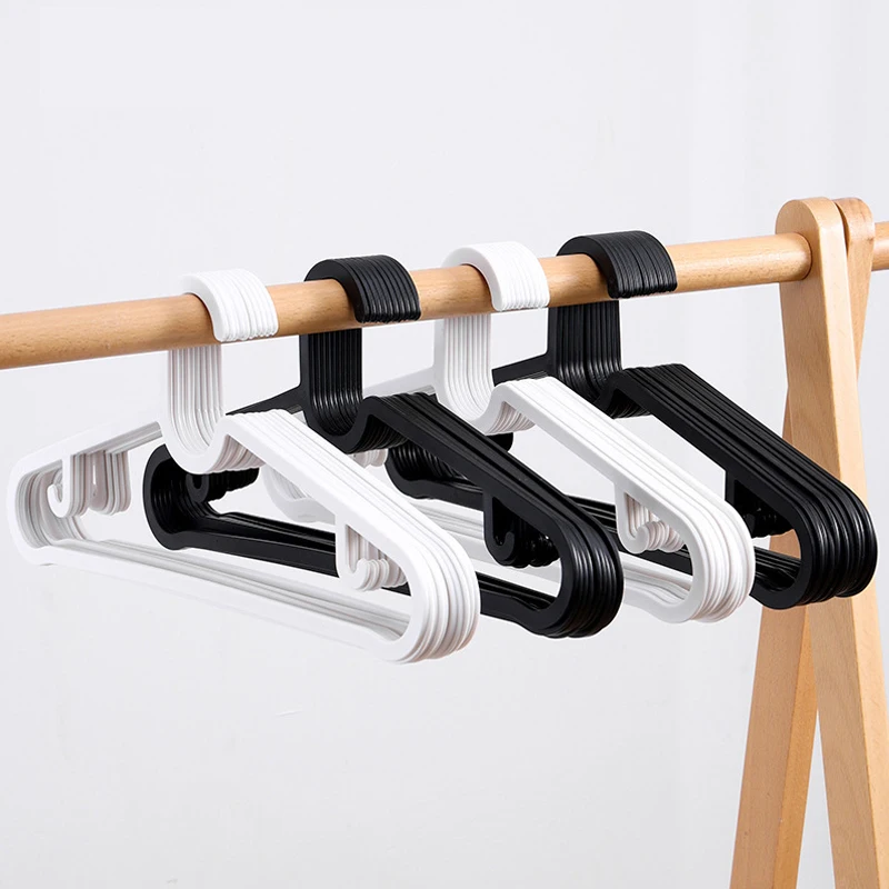 10pcs Simple Black And White Dry Clothes Hanger, Ready To Wear Plastic Hanger, Home Wardrobe Clothing Storage Rack