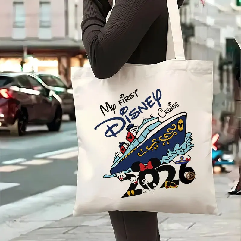 A multifunctional women's zipper bag with cruise ship pattern, jewelry storage bag and fashionable washing bag.