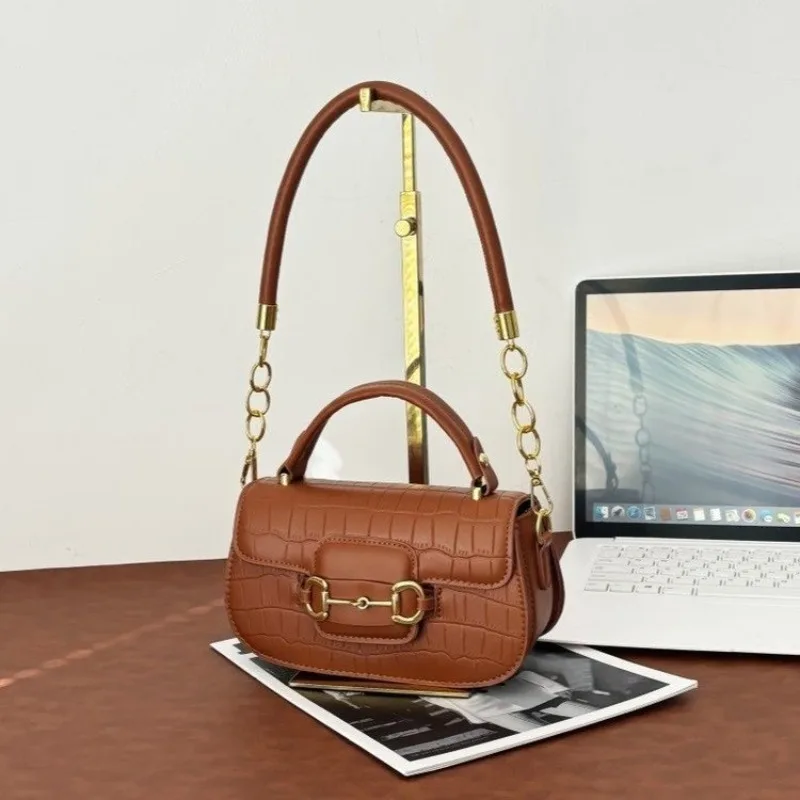 

Женская сумка через плечо с ретро-монограммой, сумка через плечо, предлагающая чувство доступной роскоши