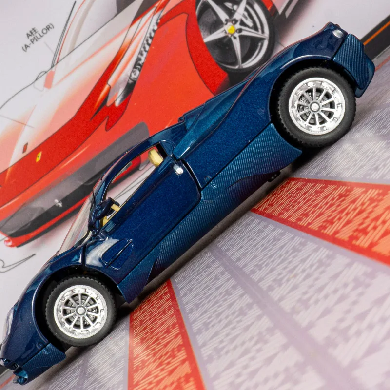 1:32 Pagani Utopia modelo de coche de aleación adornos acústica-ópticos tirar hacia atrás las puertas de juguete para niños se pueden abrir como regalos de cumpleaños.