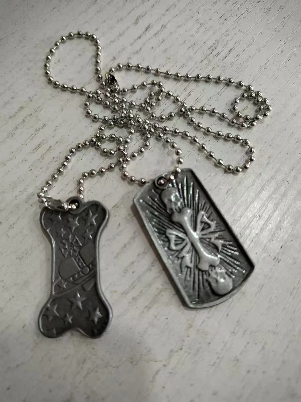 

European and American fashion silver gray skull bone military brand Saturn necklace