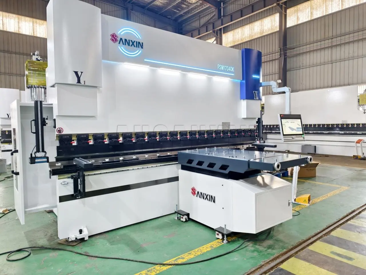 SANXIN Hot Sale CNC Press Brake 2500mm 3.2m 4000mm Sheet Plate Bending Machine DELEM CNC Controller Hydraulic Press Brake
