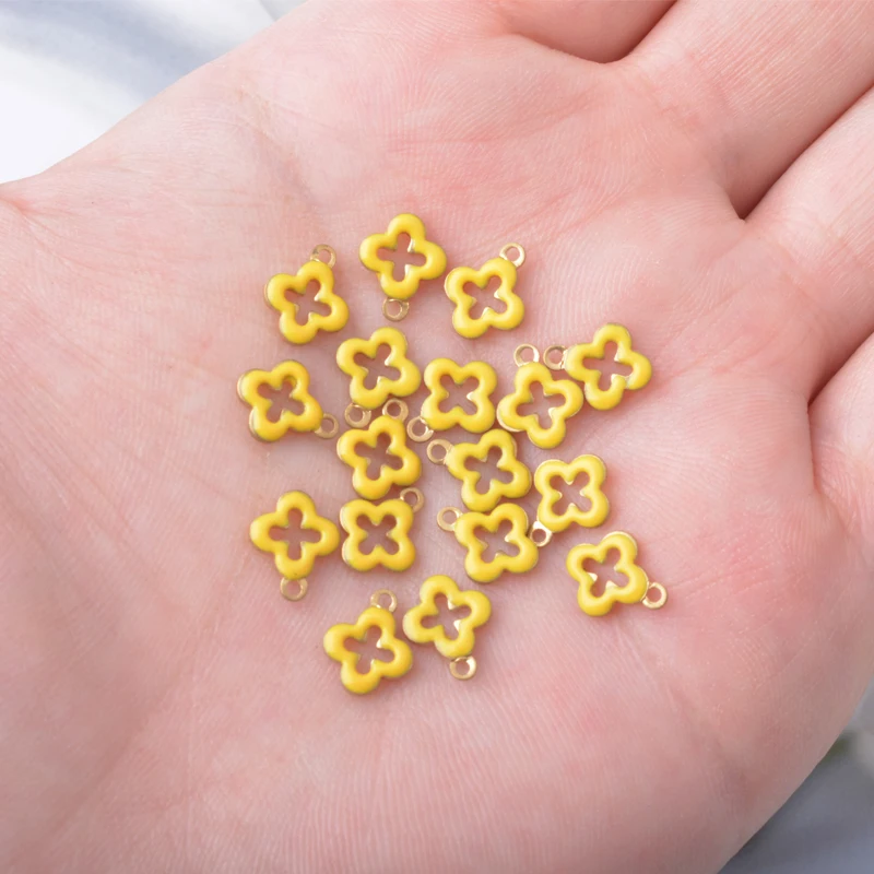 30 Stück Kupfer Beidseitig Emaillierte Pflaumenblüten-Anhänger Mini-Kreuz-Perlen Damen Halskette Ohrringe Anhänger DIY Schmuckzubehör – Detail 6