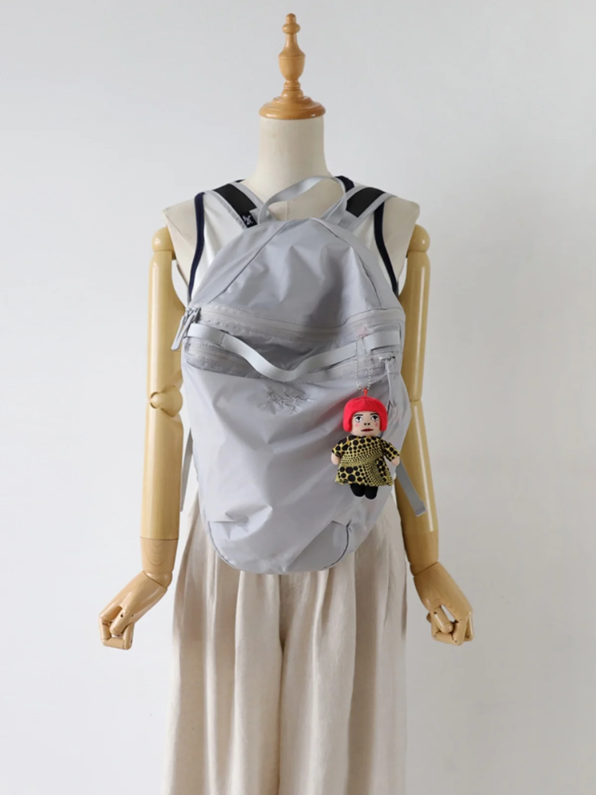 

Yayoi Kusama Polka Dot Keychain Bag Toy Doll ape Bag Accory Xqun Trendy Faionable Design Unique Identifier Tag