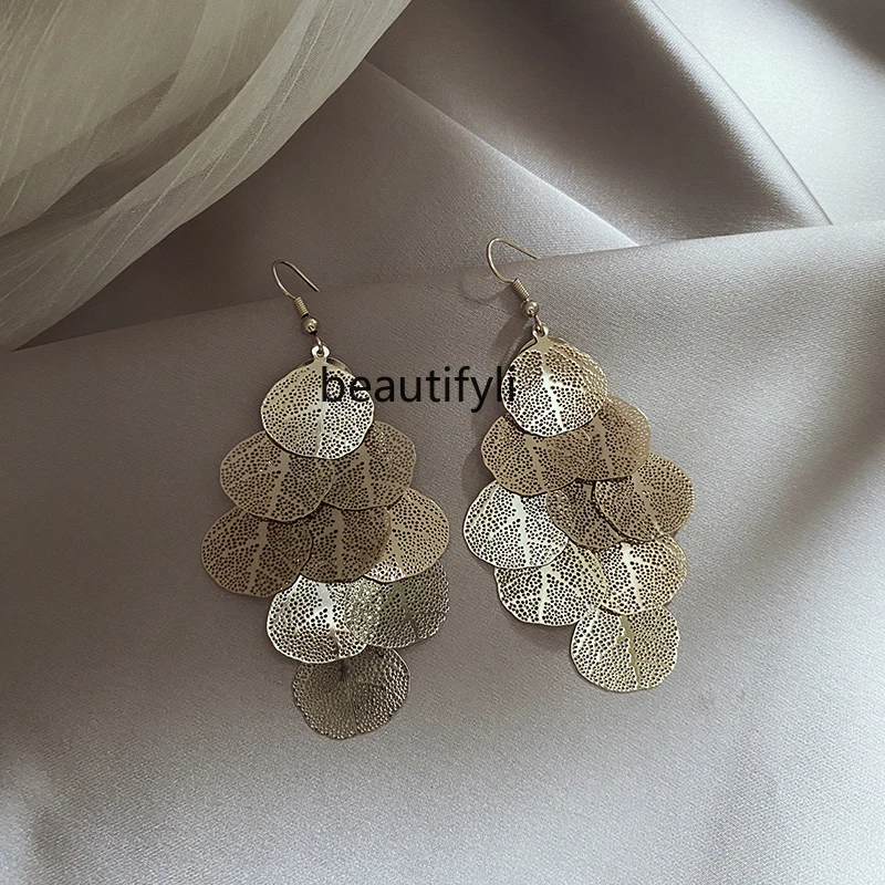 Leaf earrings light luxury high-end retro Hong Kong style earrings, new models, exaggerated earrings for women