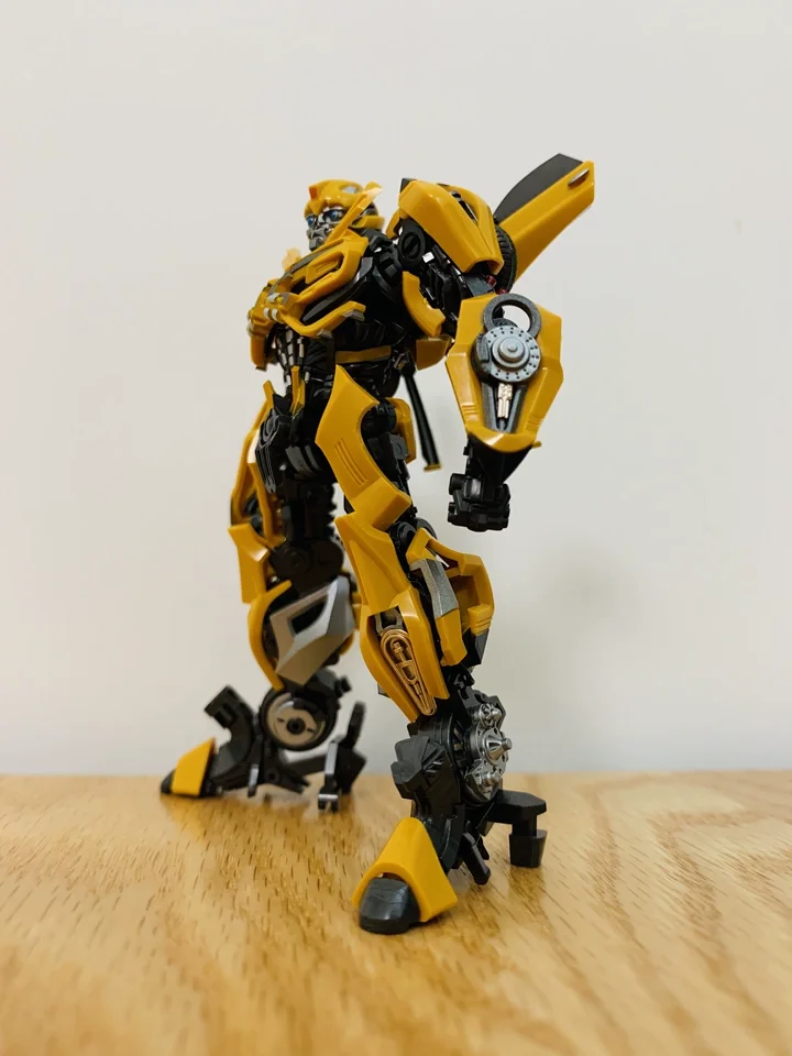 In Voorraad Trumpeter Smart Kit Transformatie TF-5 BEE 08105 Lijmvrij Beweegbare Assemblage Model Auto Robot Actiefiguren Speelgoed geschenken