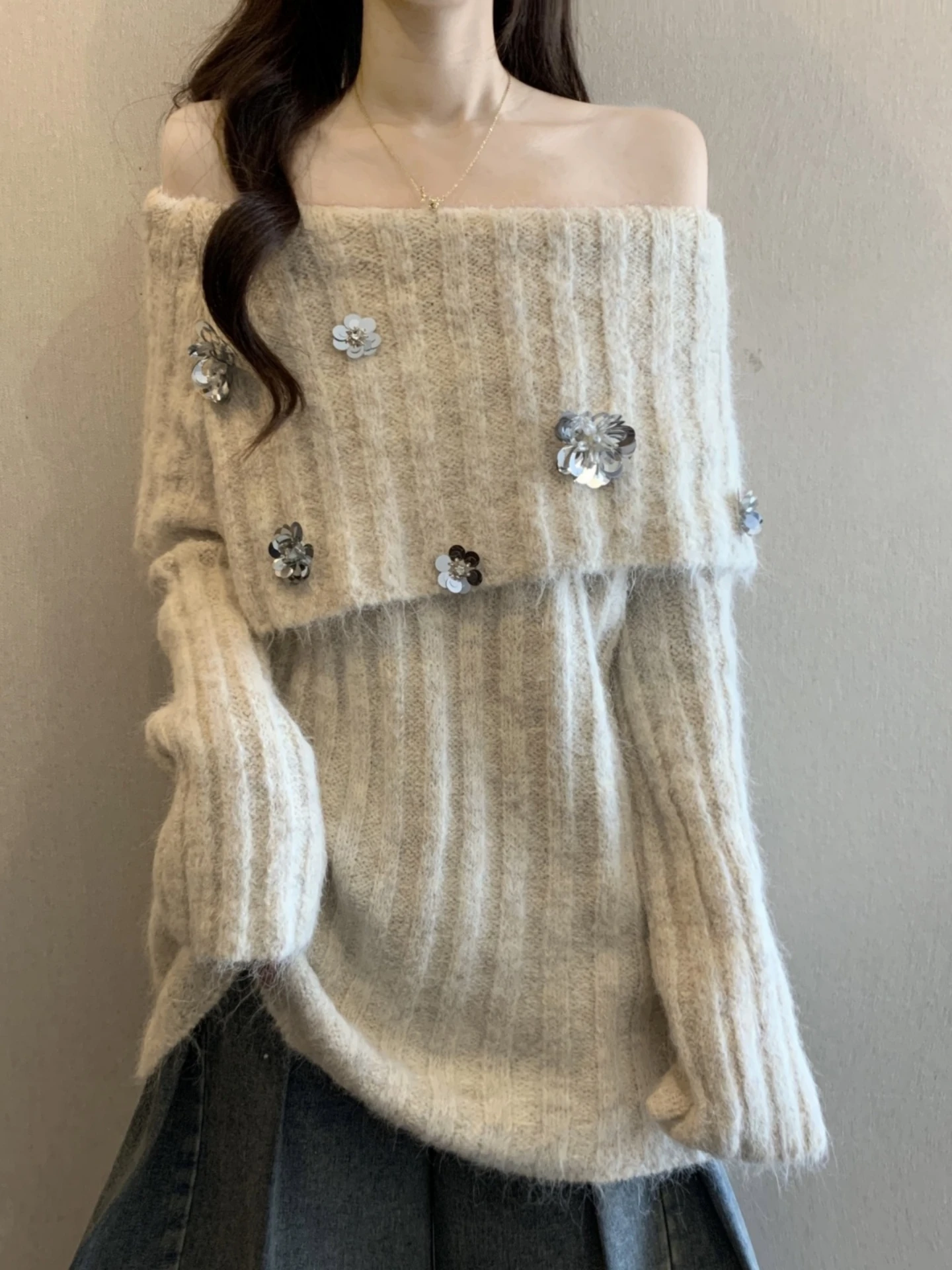 

Shoulder Bared Long Sleeve Knitted Base Shirt Women's Spring Autumn Large Size Fat MM Design Sense 3D Flower Top Korean Style