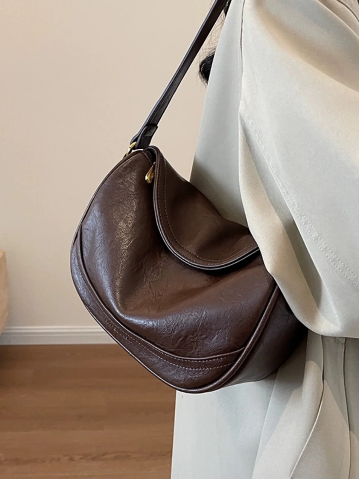 

Retro Bla oulder Bag for Women Commuter Sle Dumpling Bag Underarm Crossbody Bag Soft PU Leather Zipper Closure Casual