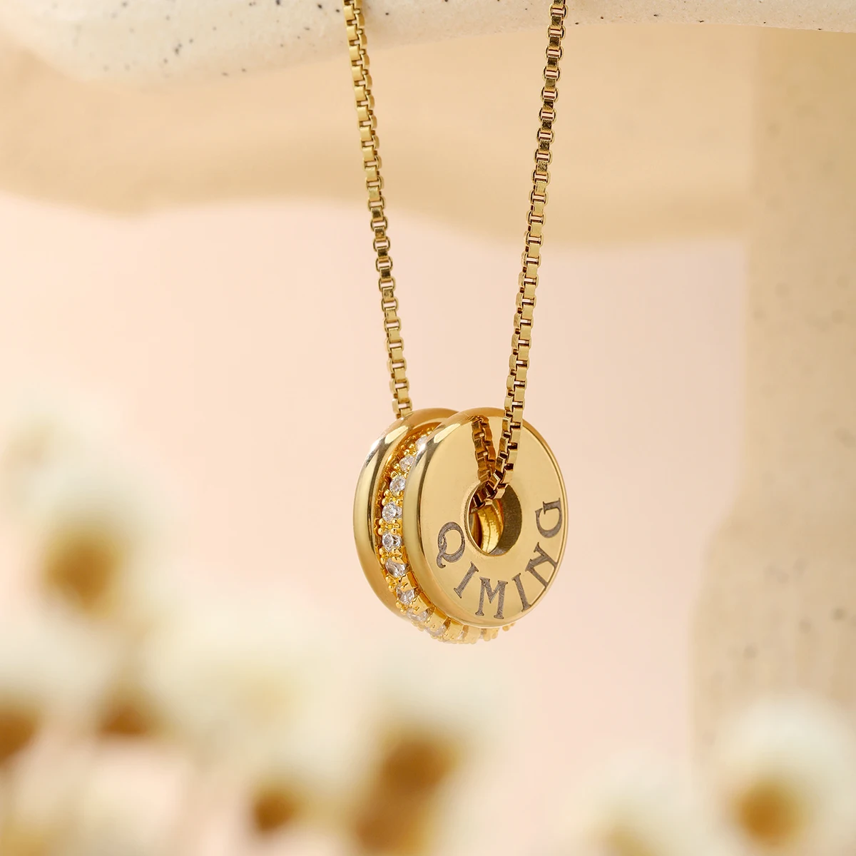 

Круглый кулон из нержавеющей стали по индивидуальному заказу, ожерелье с выгравированной буквой, имя, мужская цепочка на шею, женские украшения