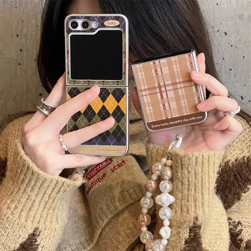 Fashion Plaid Pattern Phone Case For Samsung Galaxy Z Flip 6 5 4 3 Cover with Cute Chain Leather Cases For Flip4 Flip5 Flip6 5G