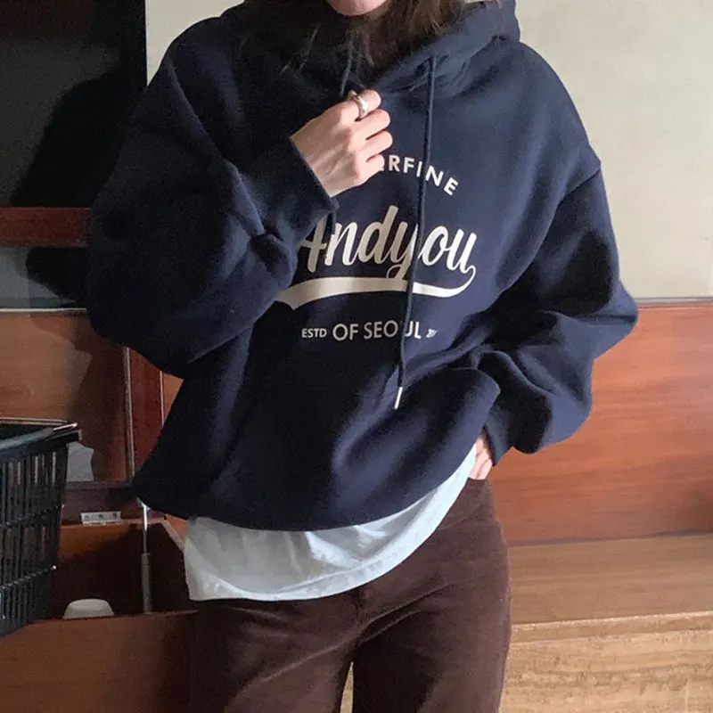 سترة نسائية أنيقة للخريف والشتاء بتصميم كلاسيكي بقلنسوة ملونة ومطبوعة بحروف مبطنة بالصوف سترة نسائية دافئة برباط بقلنسوة #1