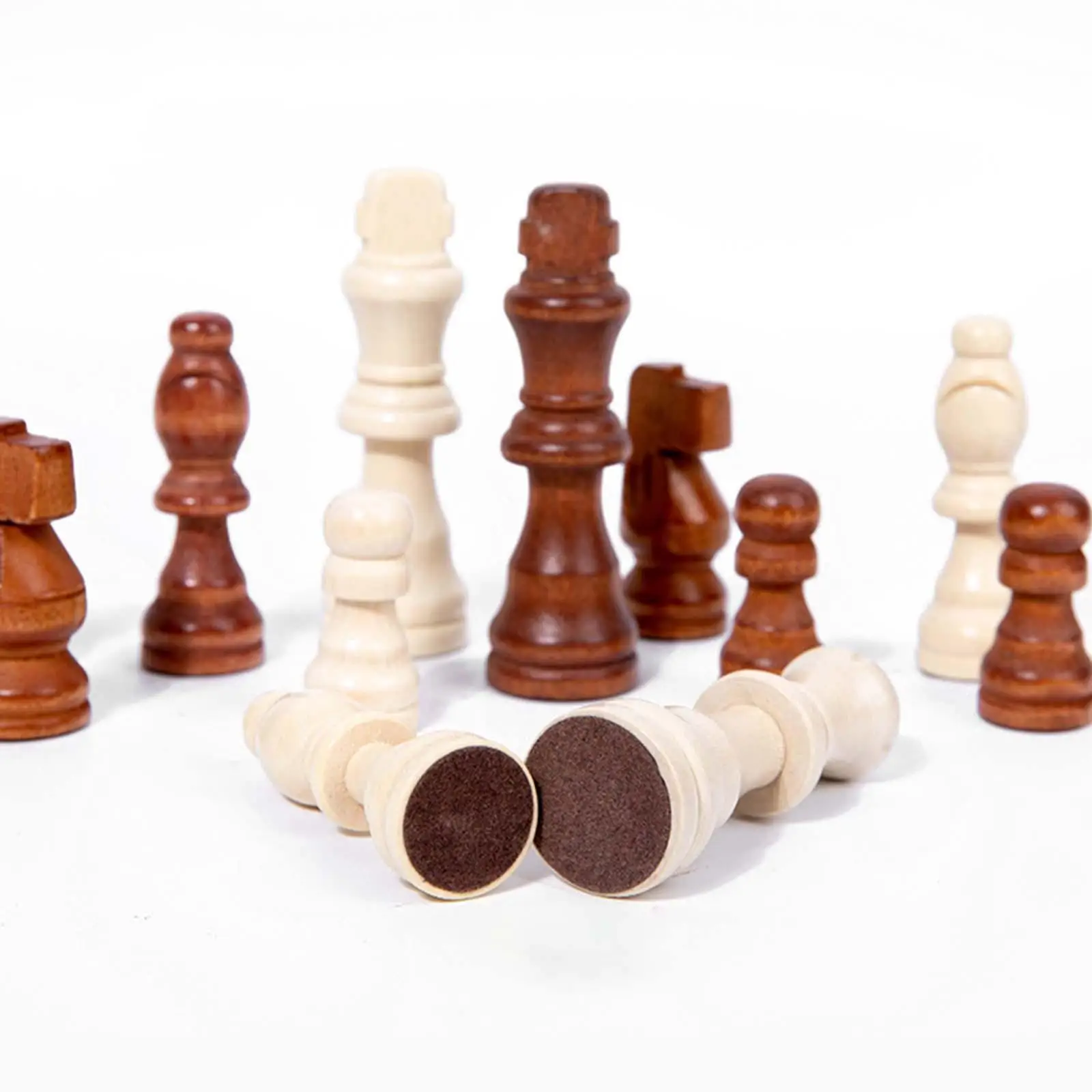 

Portable Chess Set Wooden Chess Pieces with Felt Bottom for Camping Trips