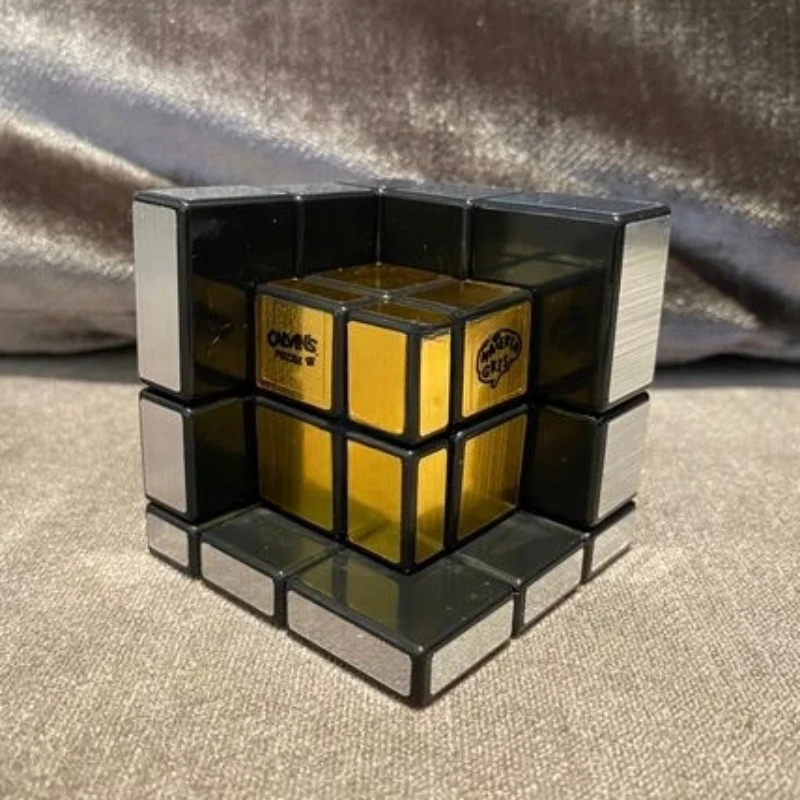 Calvin Puzzle Cube 3x3 ilusi cermin abu-abu di dalam (bodi hitam, Label emas perak) dalam kotak kecil bening kubus ajaib berlapis cor