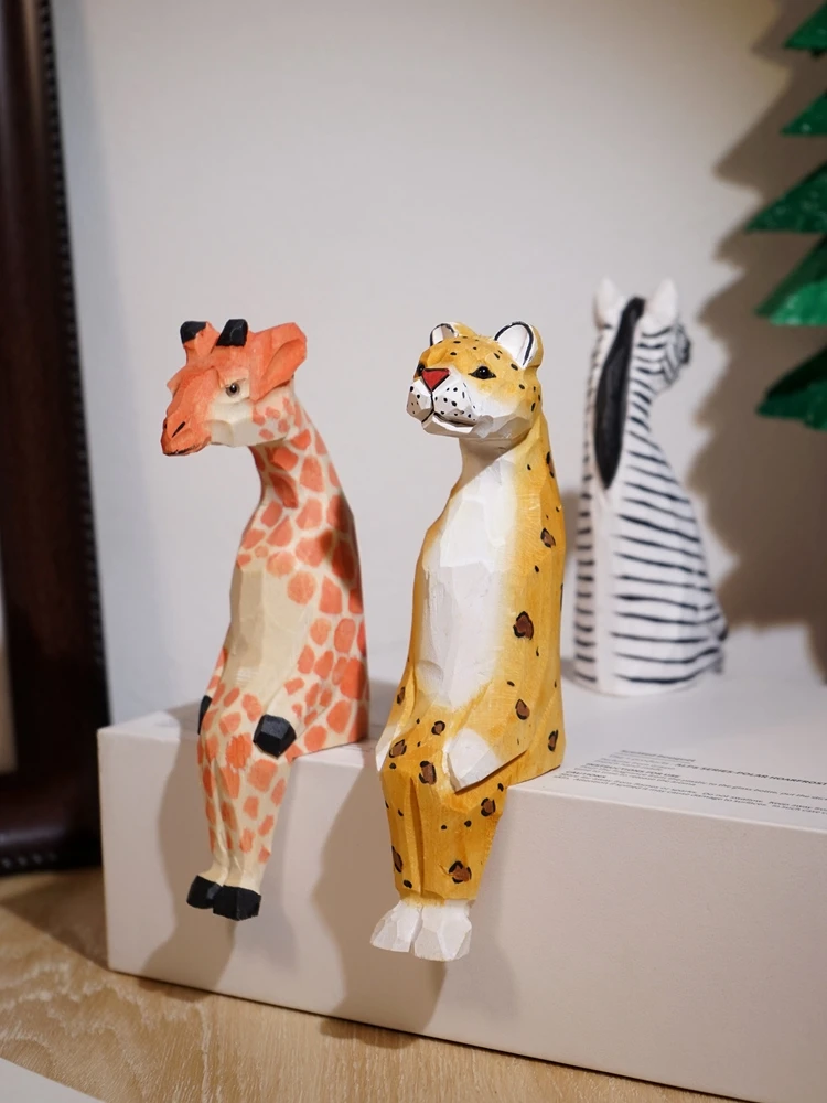Wooden Shelf‑Sitter Animal Figurine, Hand‑Carved Safari Giraffe Zebra Leopard, Hand‑Painted Home Desktop Decor Ornament