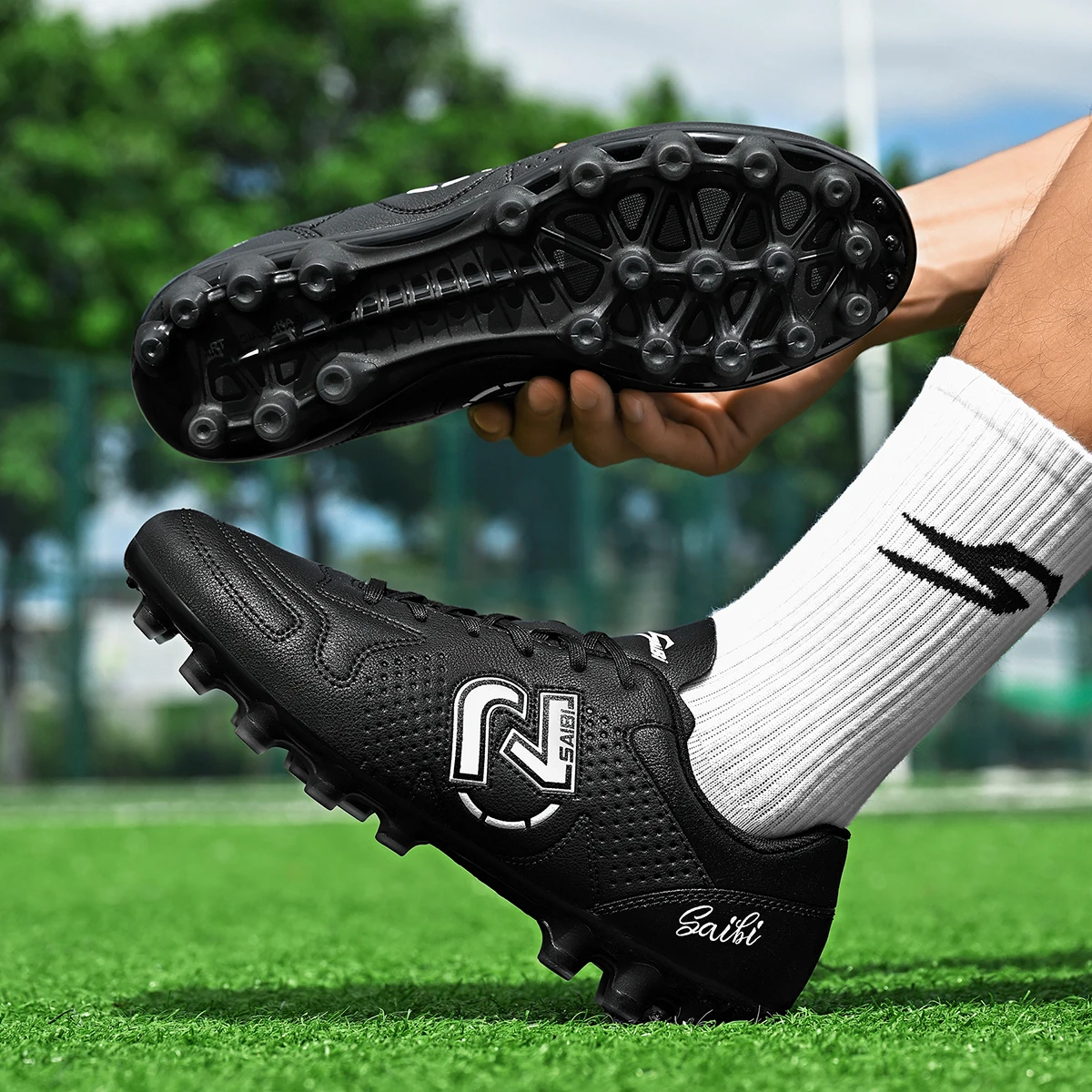 

Premium low-top soccer shoes, unisex style, suitable for professional matches and training, available in TF and FG options.