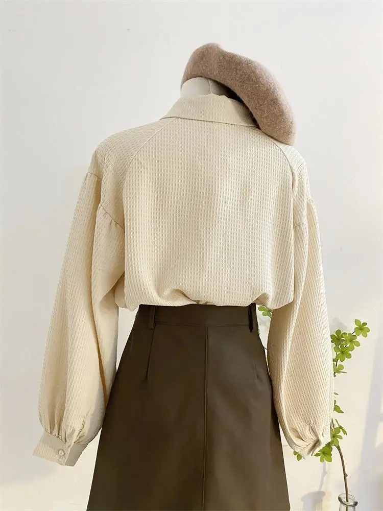 Waffle Lantern Sleeve Shirt for Women with a Niche Design Loose French Retro Chic Doll Collar Long Sleeved Top