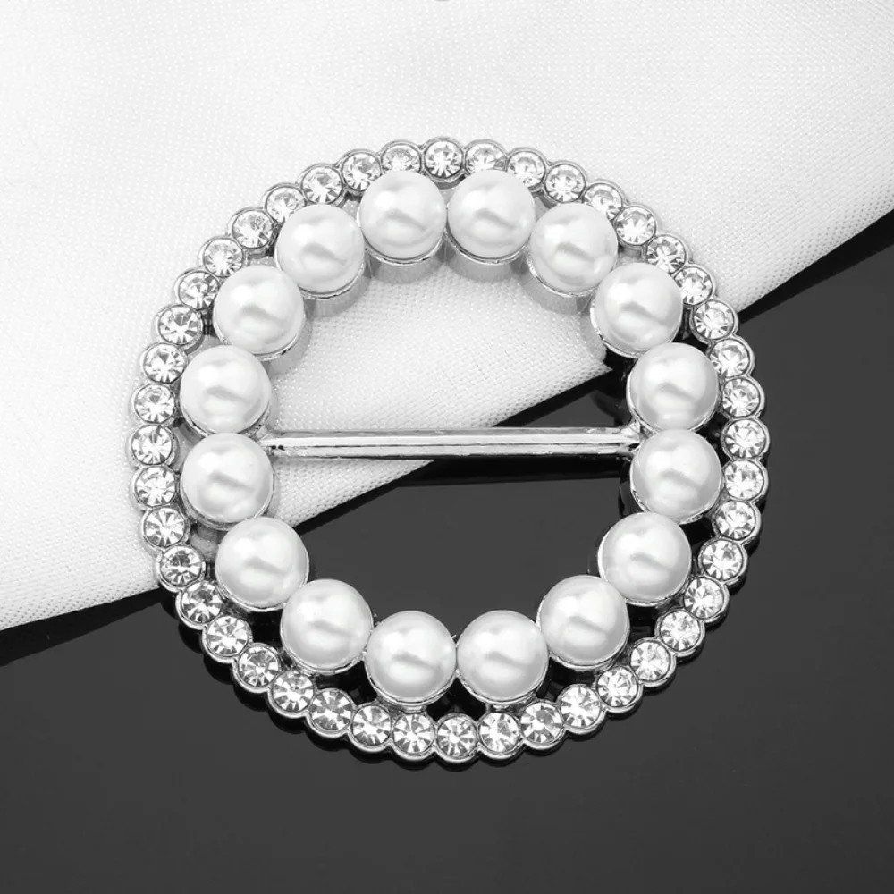 Broches de lujo con perlas para mujer, chal a la moda, Clip para bufanda, ropa de cristal, dobladillo de esquina, hebillas para la cintura, hebilla para bufanda