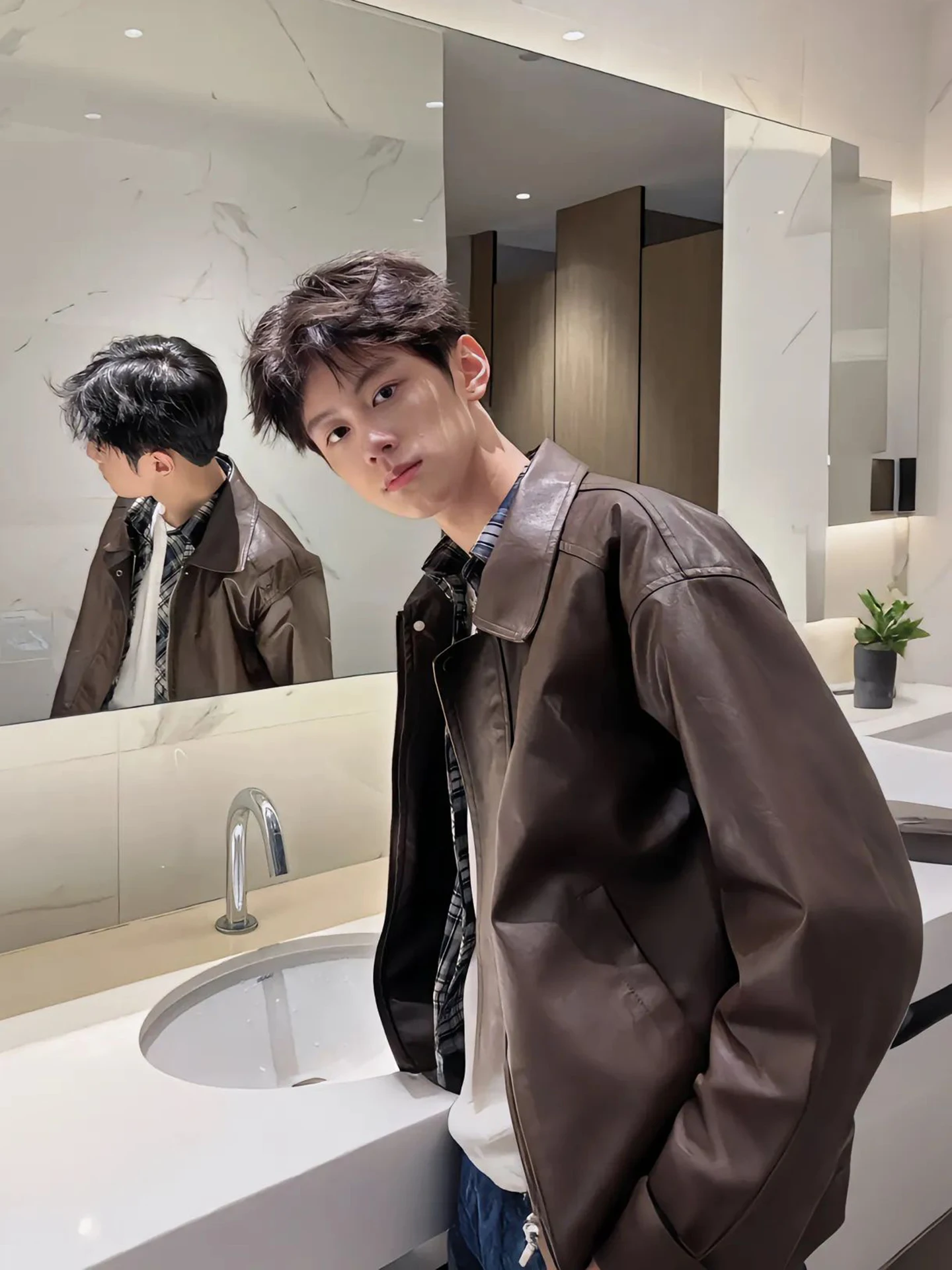 

Мужская кожаная куртка в американском стиле, цвет кофе, ретро-мотоциклетная куртка с отложным воротником, дышащая