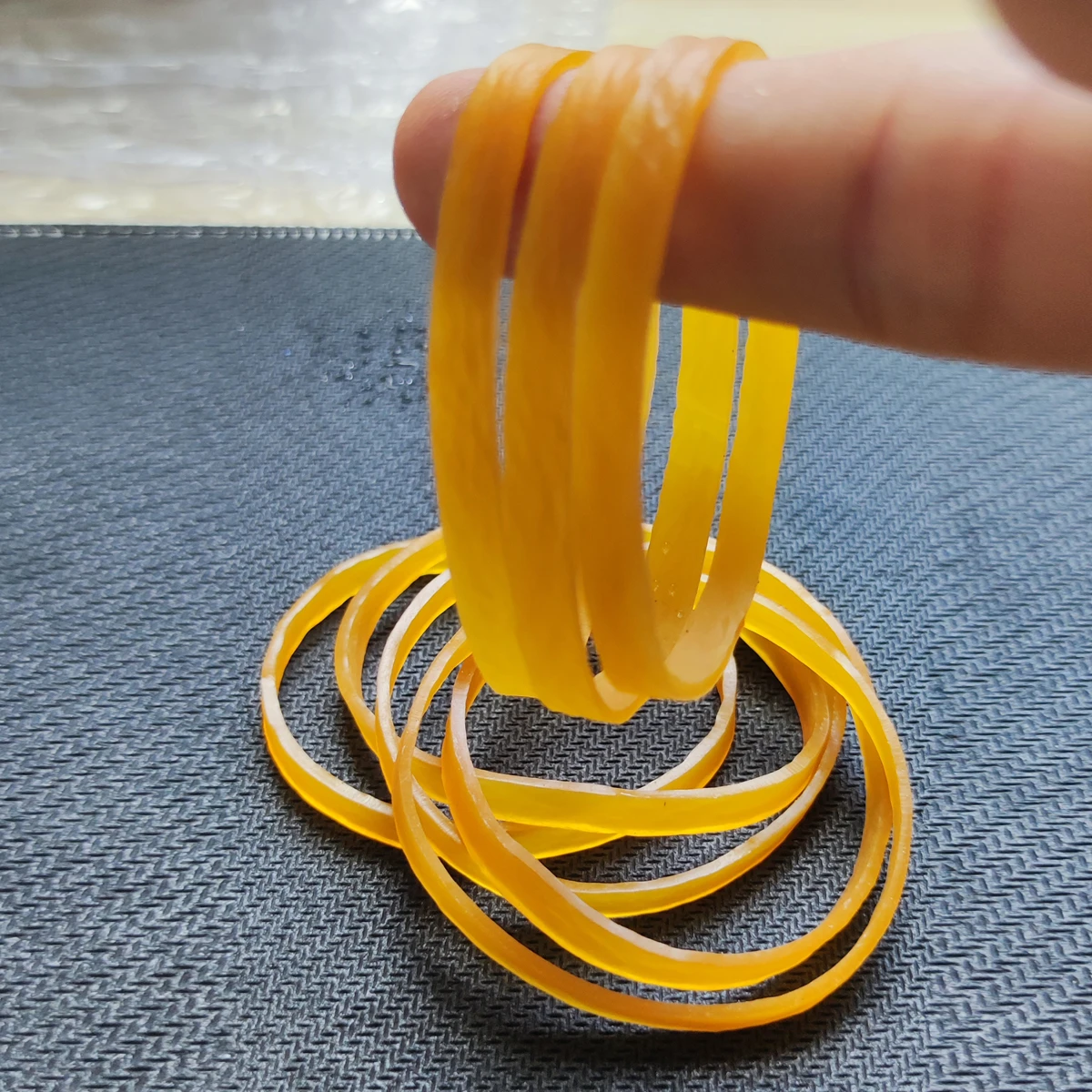 100pcs Yellow Nature Rubber Bands Industrial Ring Elastic Rubber Band Office Rubber Ring Strong Elastic Bands Stationery Holder