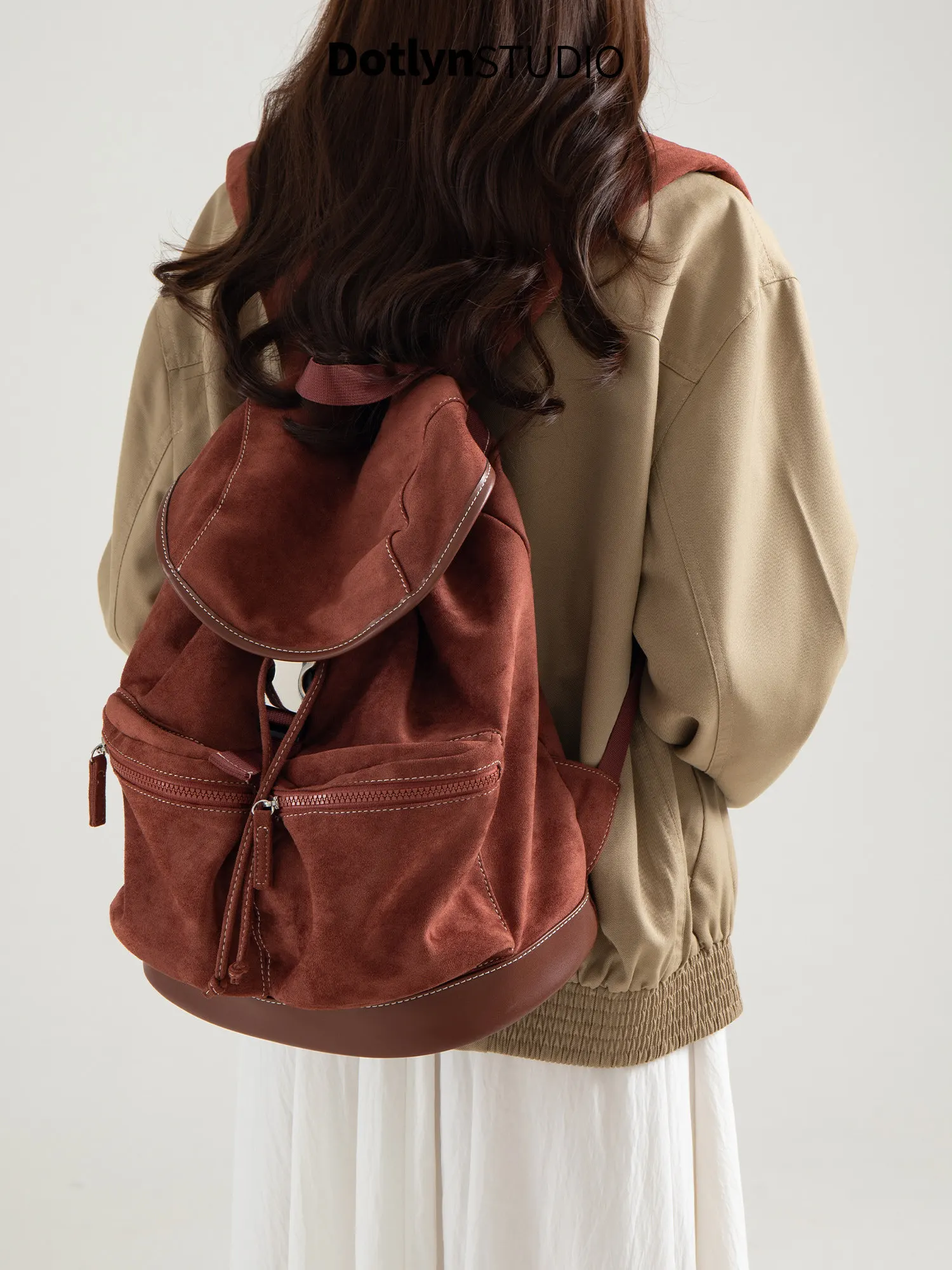 

Новый универсальный и простой рюкзак в корейском стиле большой вместимости, осенне-зимний ретро-рюкзак из легкой и универсальной замши