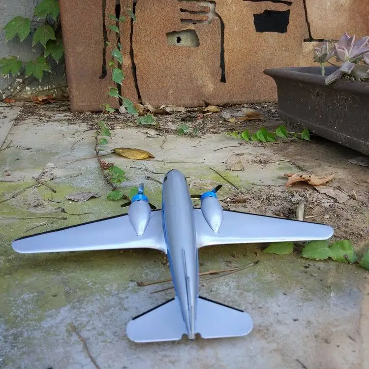 MF3307 دوغلاس DC-3 طائرة هدية إبداعية شخصية زخرفة التصوير الدعائم لعبة القصدير #2