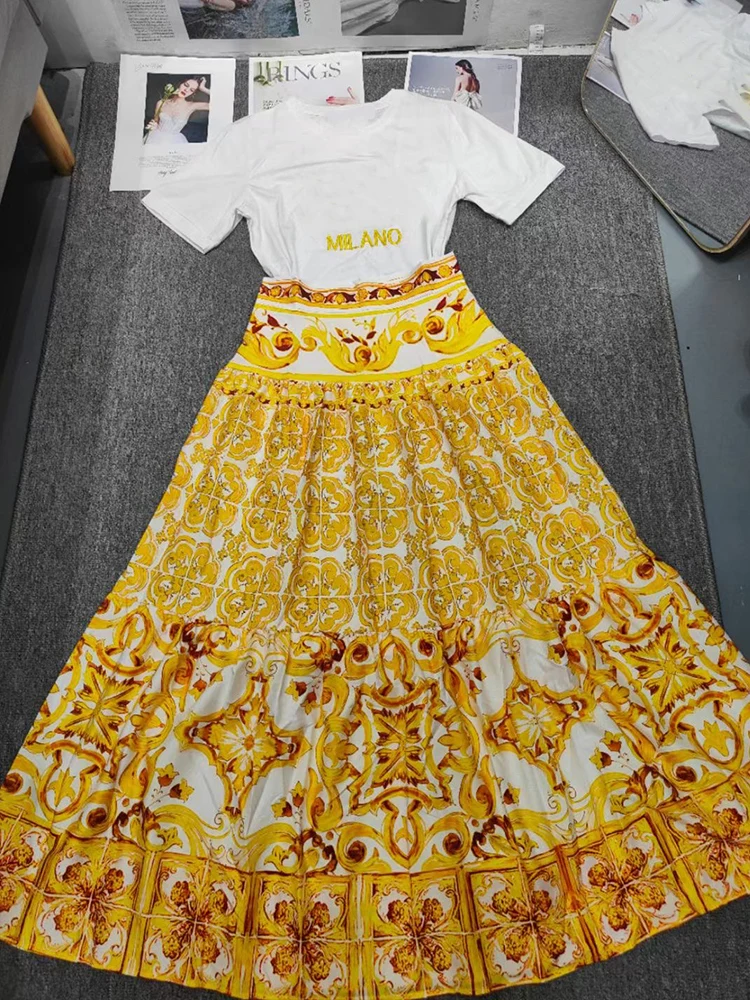 

Retro T-shirt with short sleeves and round neck spring and summer women's two-piece suit+high waist printed skirt fashion suit