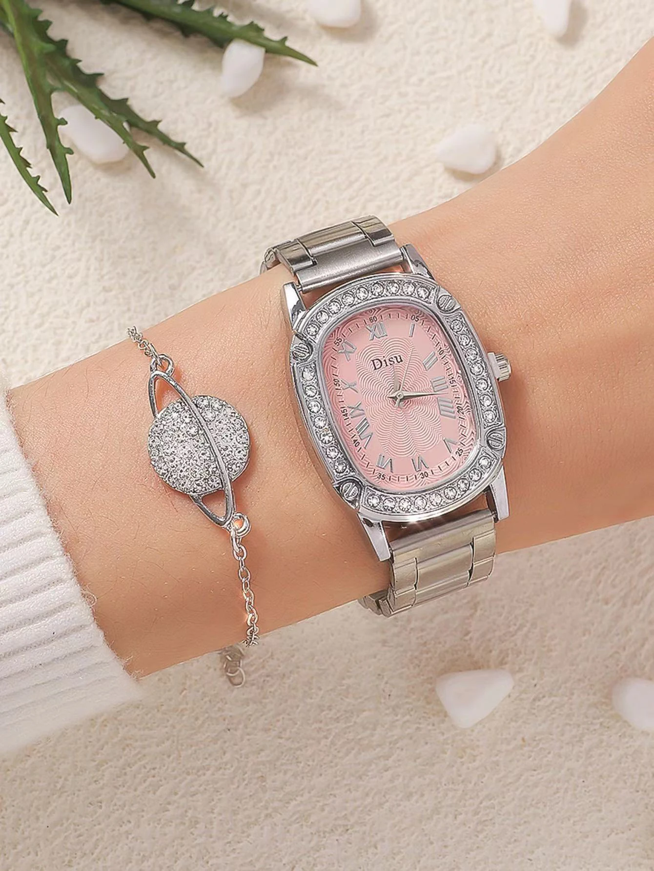 A Women\'s Pink Stainless Steel Watch With A Classic Fashion Oval Quartz Watch With Diamond And A Jewelry Set With Diamond Bracel