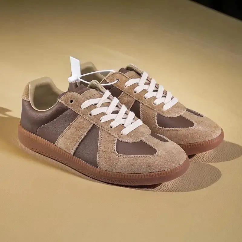 

Знаменитости в одном стиле. Высококачественная пара повседневных туфель на шнуровке, обувь для фитнеса, прогулочная обувь. Стиль рабочей одежды.