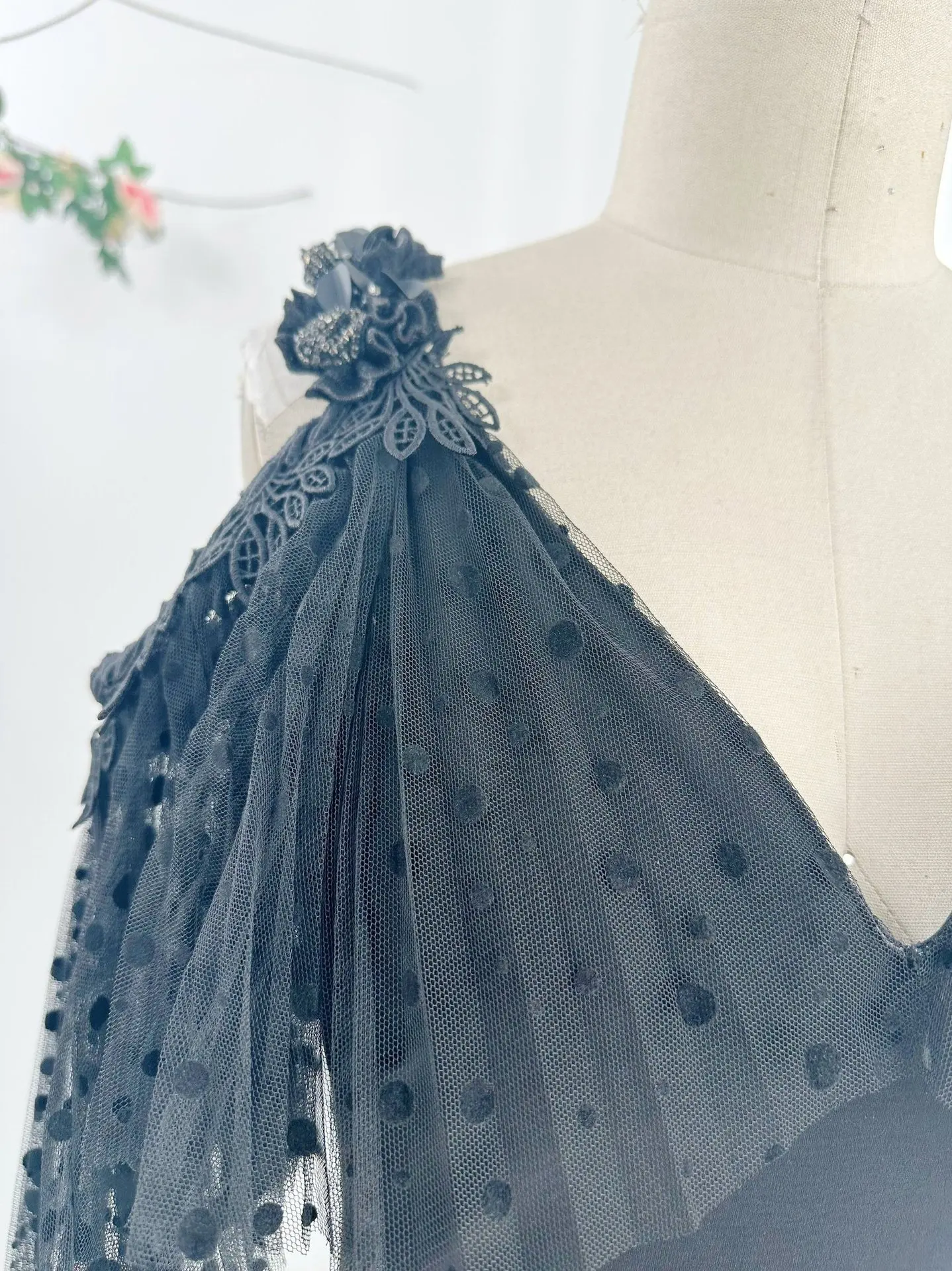 Falda de vestido de noche con cuello en V profundo negro, vestido de sirena súper delgado que muestra la figura, vestido de fiesta, banquete, manga corta, negro, M2247