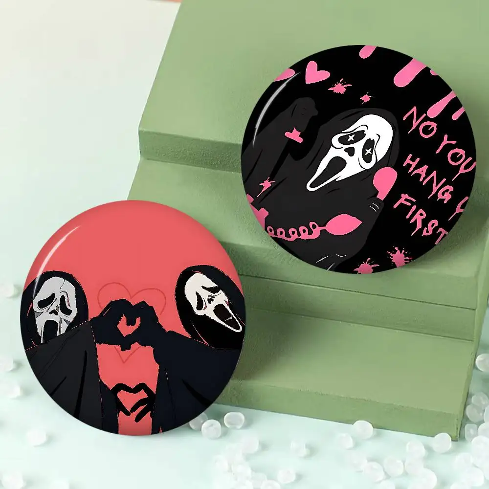 S-SCREAMS Horror Movie 32/44/58mm Handmade Pin Round Funny Snap-in Brooches for Backpack Cothes Accessories Badge Hat Decoration