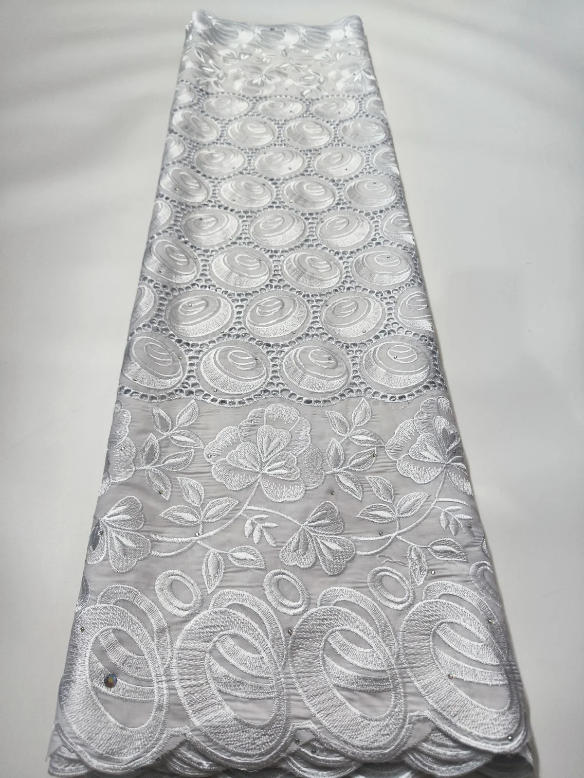 

2023 High Quality African Swiss Voile Lace Fabric With Stone Embroidery Pure White Cotton Nigerian Lace Materials 2.5Y PL20137-1