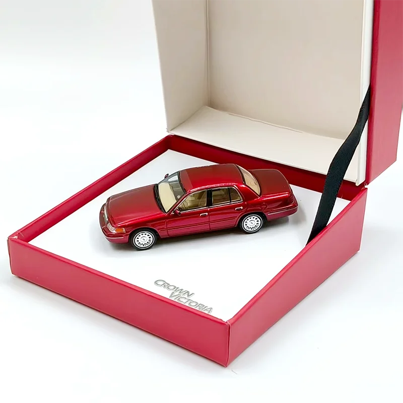 GOC 1:64 Scale Victoria Crown CV Alloy Simulation Car Model Adult Collection Decoration Gift Toys Static Display