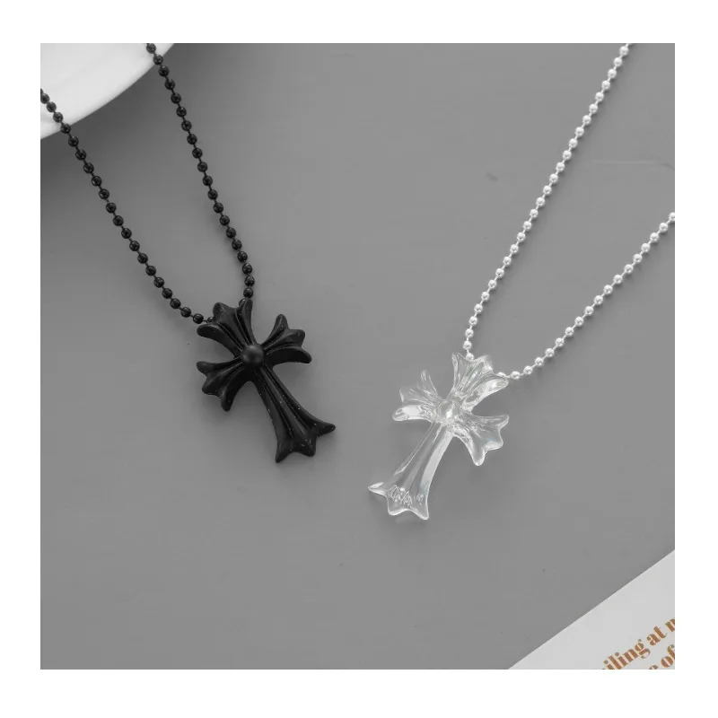 

Crowe * Series Classic Cross Necklace Simple Temperament High Sense Black and White Cross Collarbone Chain