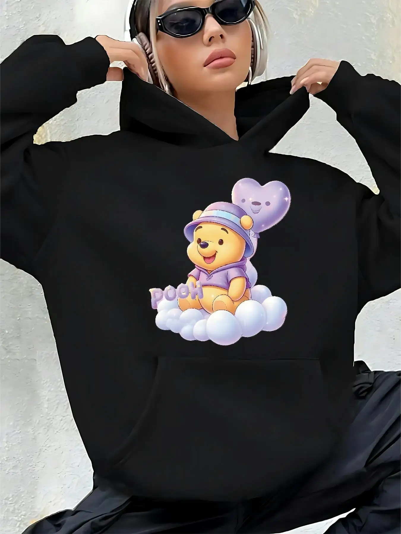 

Толстовка с капюшоном Winnie The Pooh — удобный пуловер с карманами, логотип Winnie The Pooh, повседневная