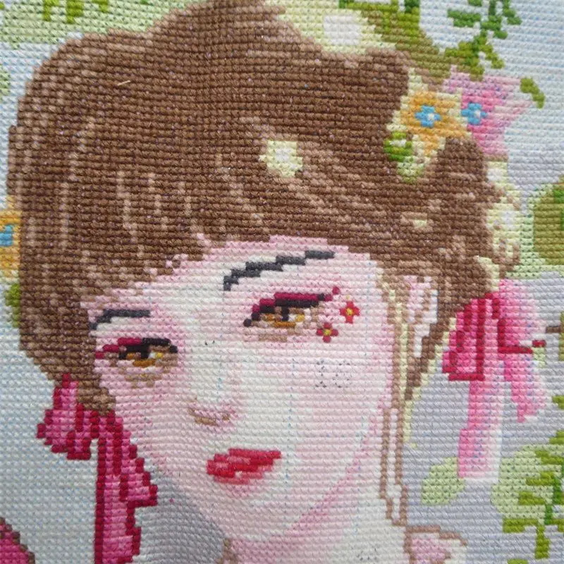 Handmade cross stitch finished product with floral figures and beautiful women, new round decoration for living rooms, bedrooms,