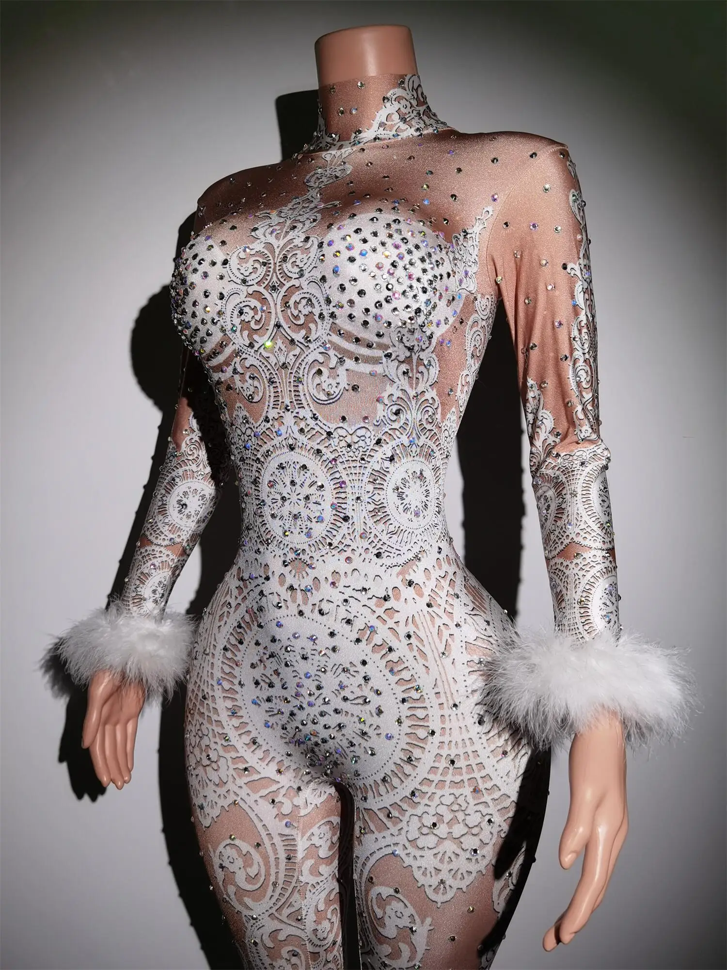 Sexy White Lace Rhinestones Jumpsuit Woman Singer Stage Bodysuit Costume Party Celebrate Unitard Glisten Stones Outfit Baileisi